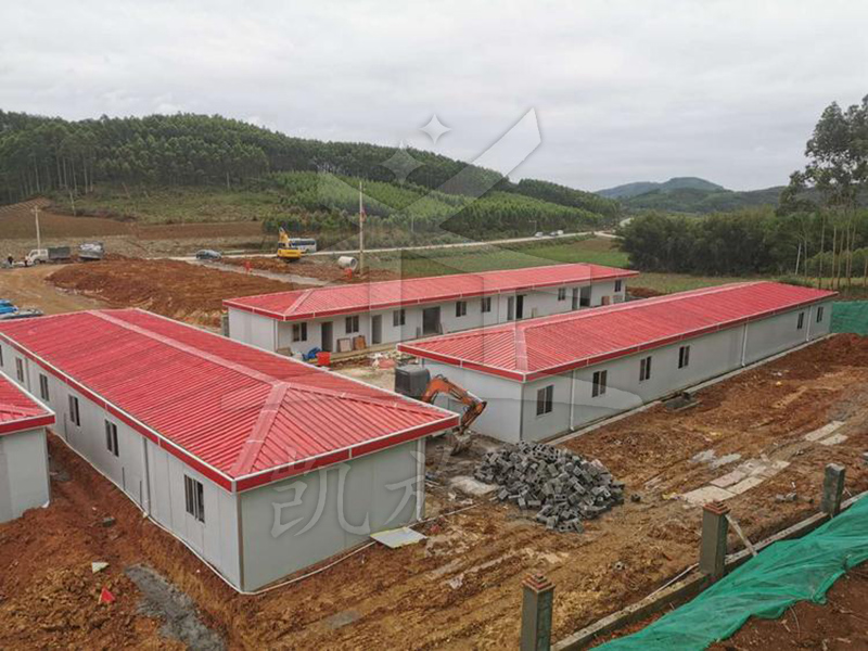 T式四坡红顶 