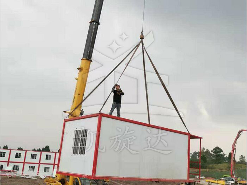 白色集装箱